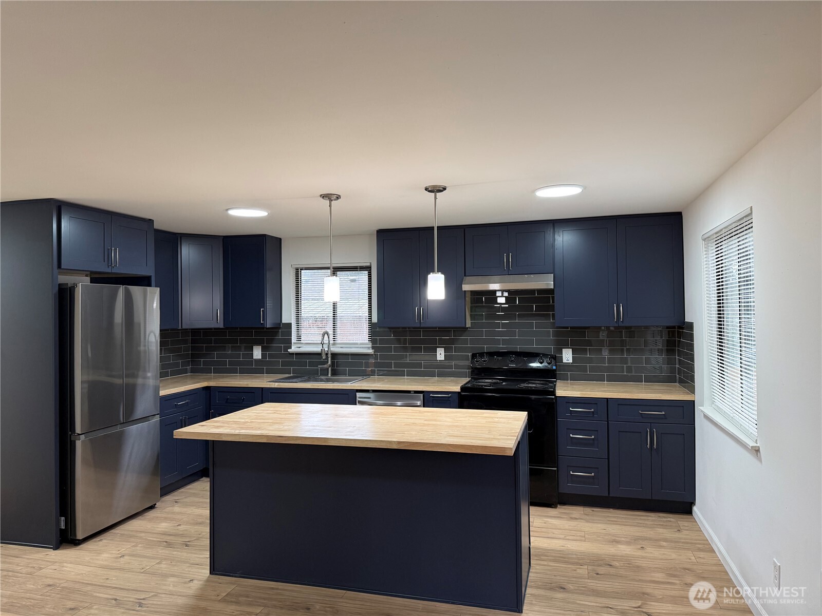 21330 Cypress Way , Lynnwood, WA 98036