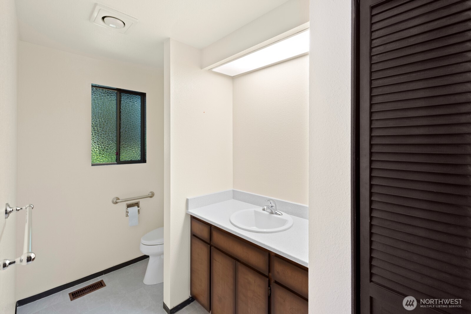 7821 East Side Drive NE, Tacoma, WA 98422