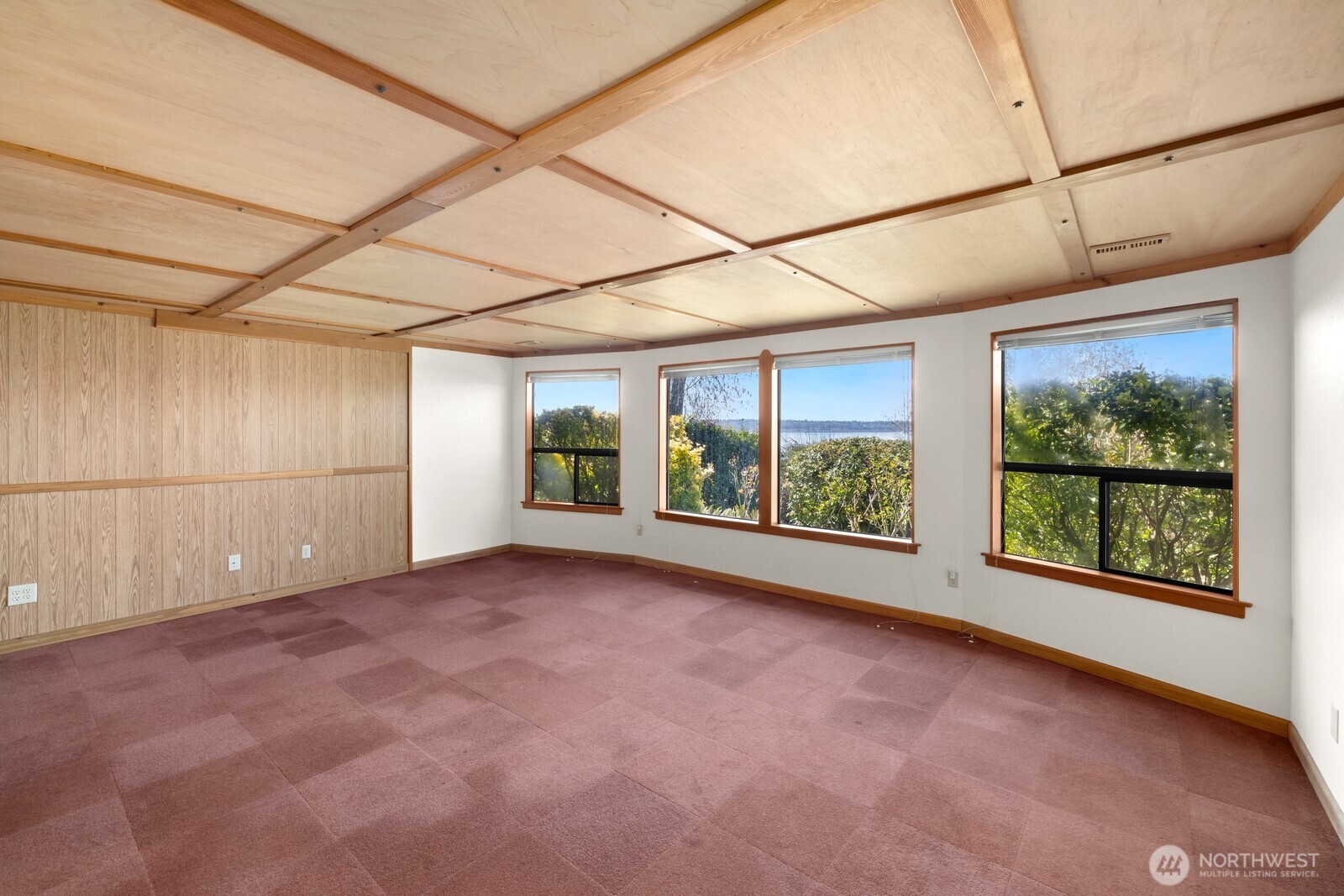 7821 East Side Drive NE, Tacoma, WA 98422