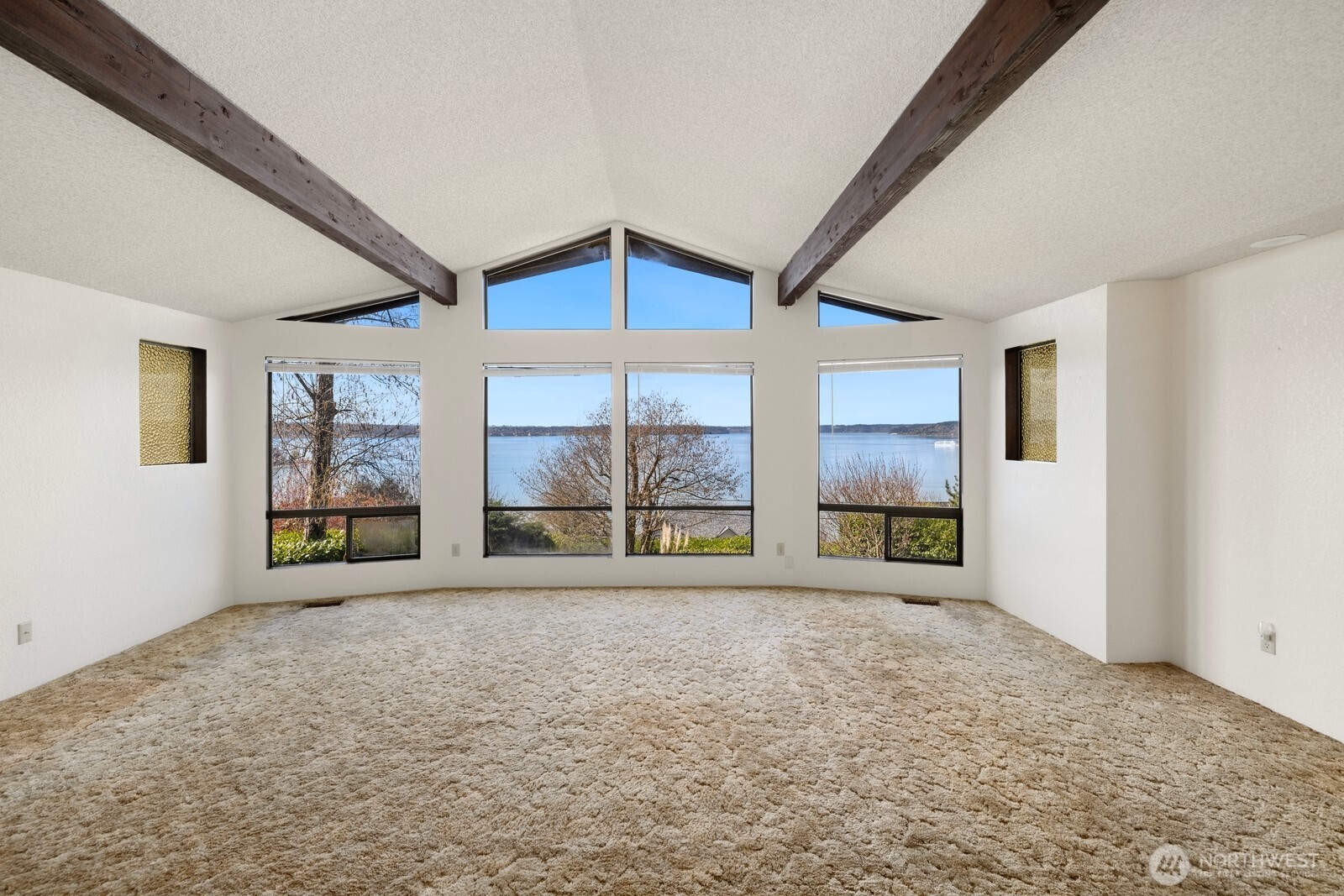 7821 East Side Drive NE, Tacoma, WA 98422