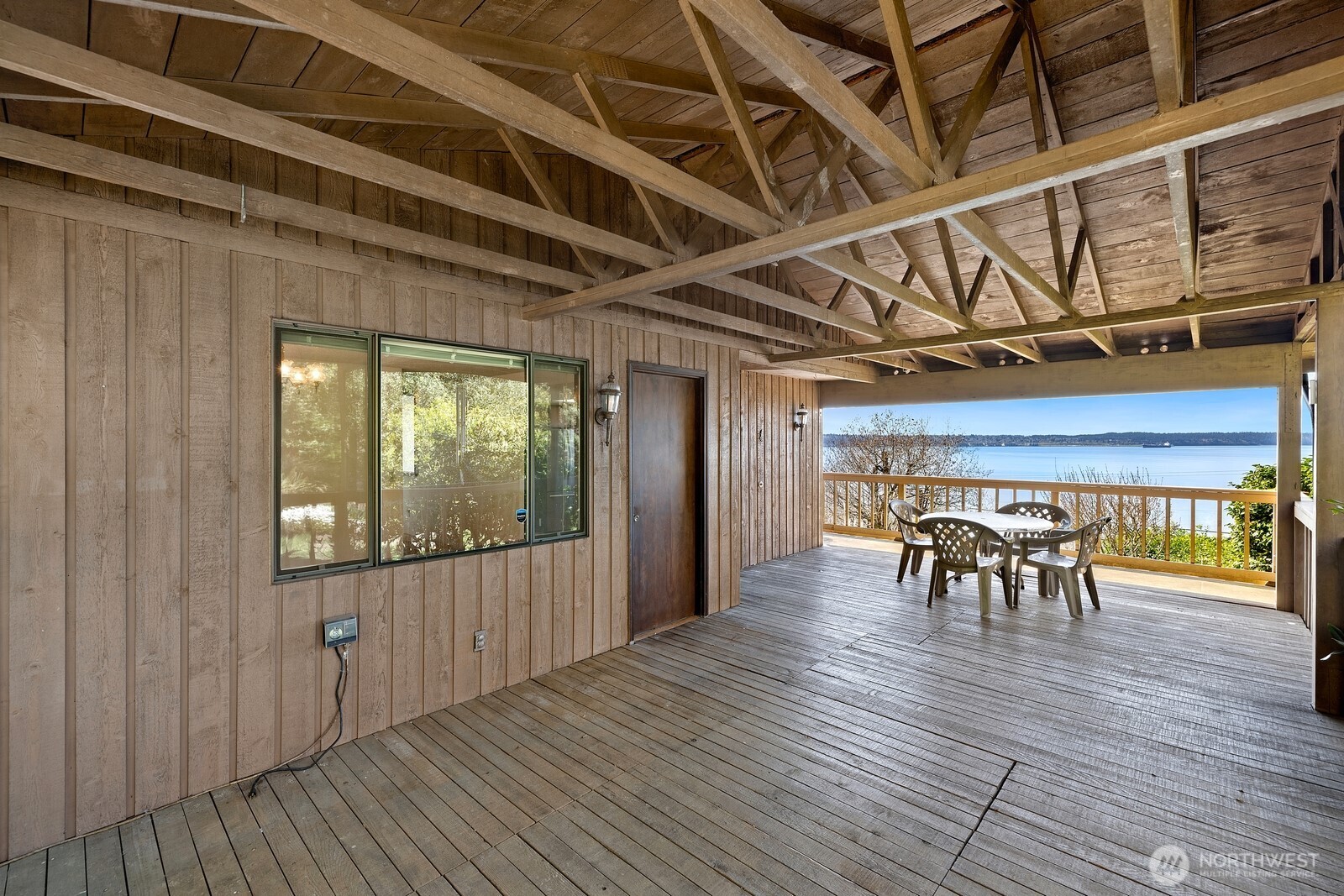 7821 East Side Drive NE, Tacoma, WA 98422