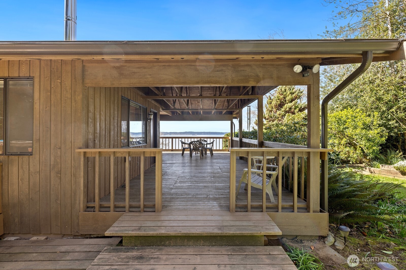 7821 East Side Drive NE, Tacoma, WA 98422