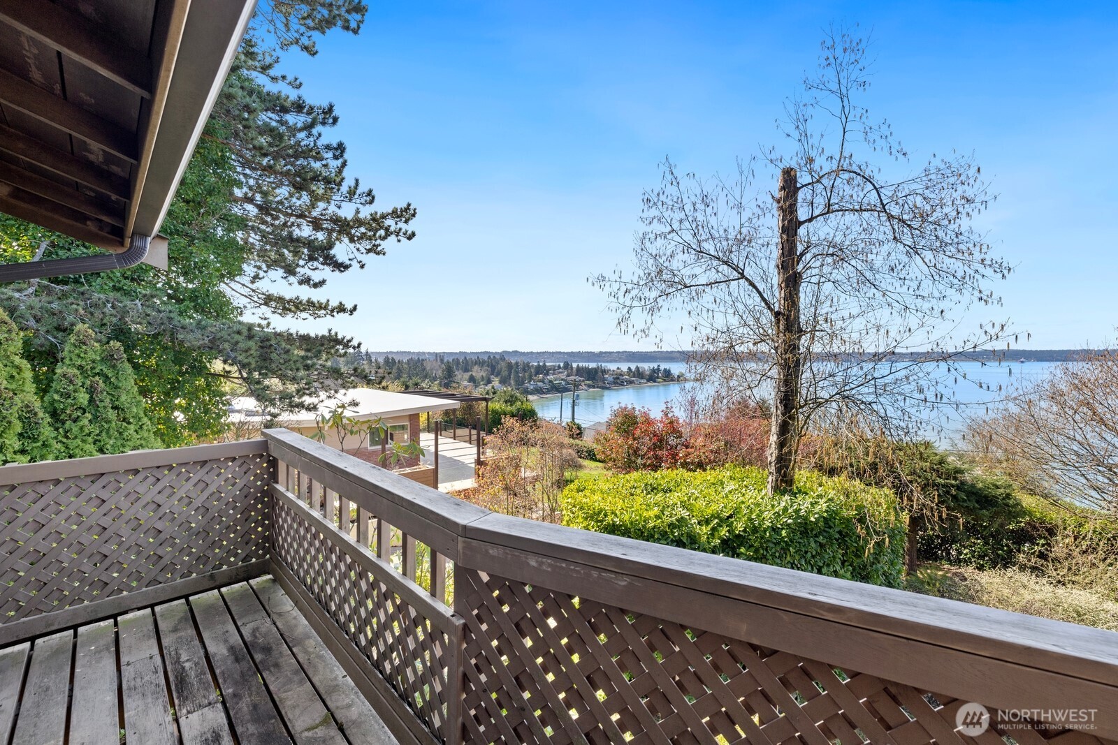 7821 East Side Drive NE, Tacoma, WA 98422