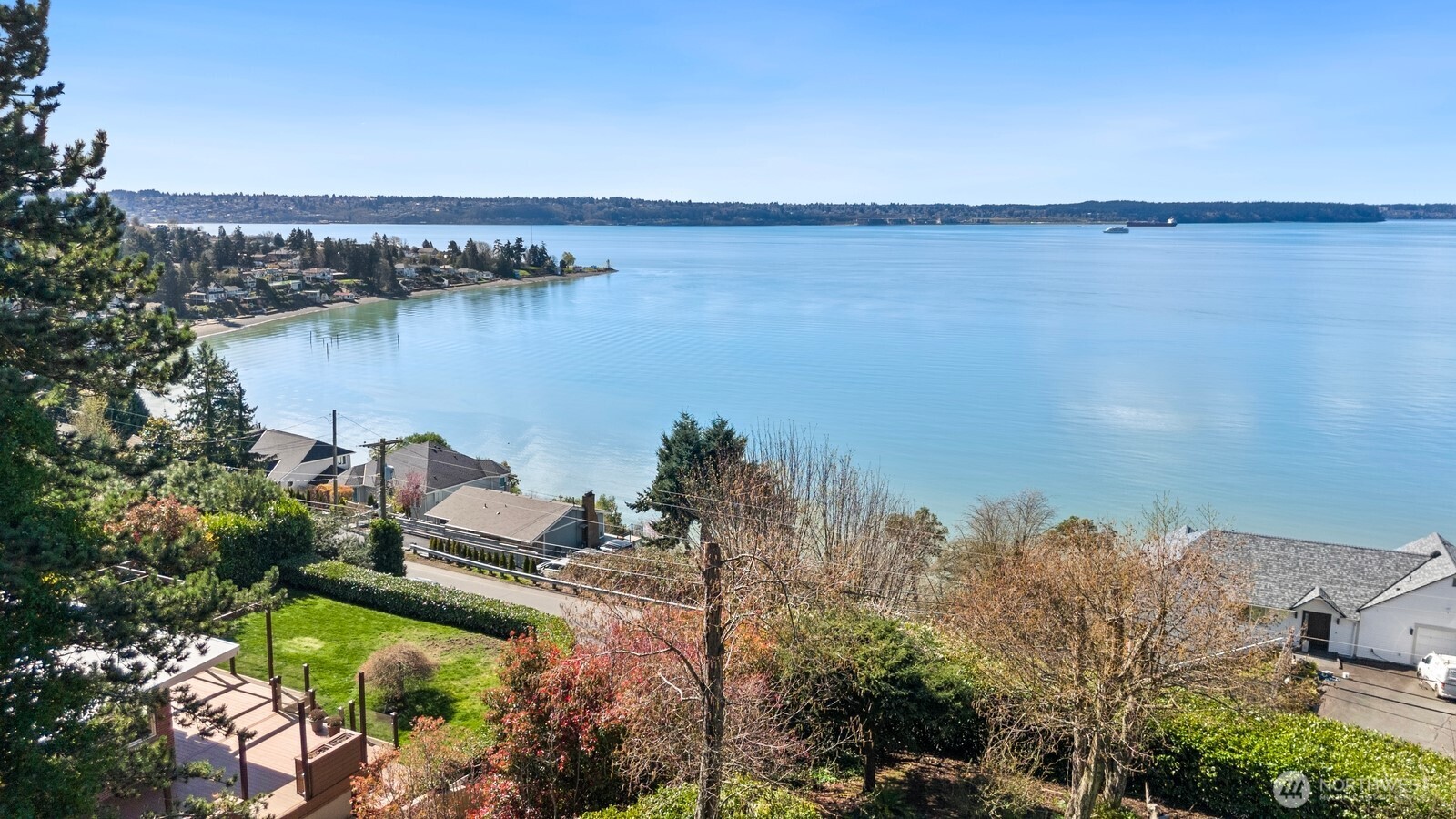 7821 East Side Drive NE, Tacoma, WA 98422