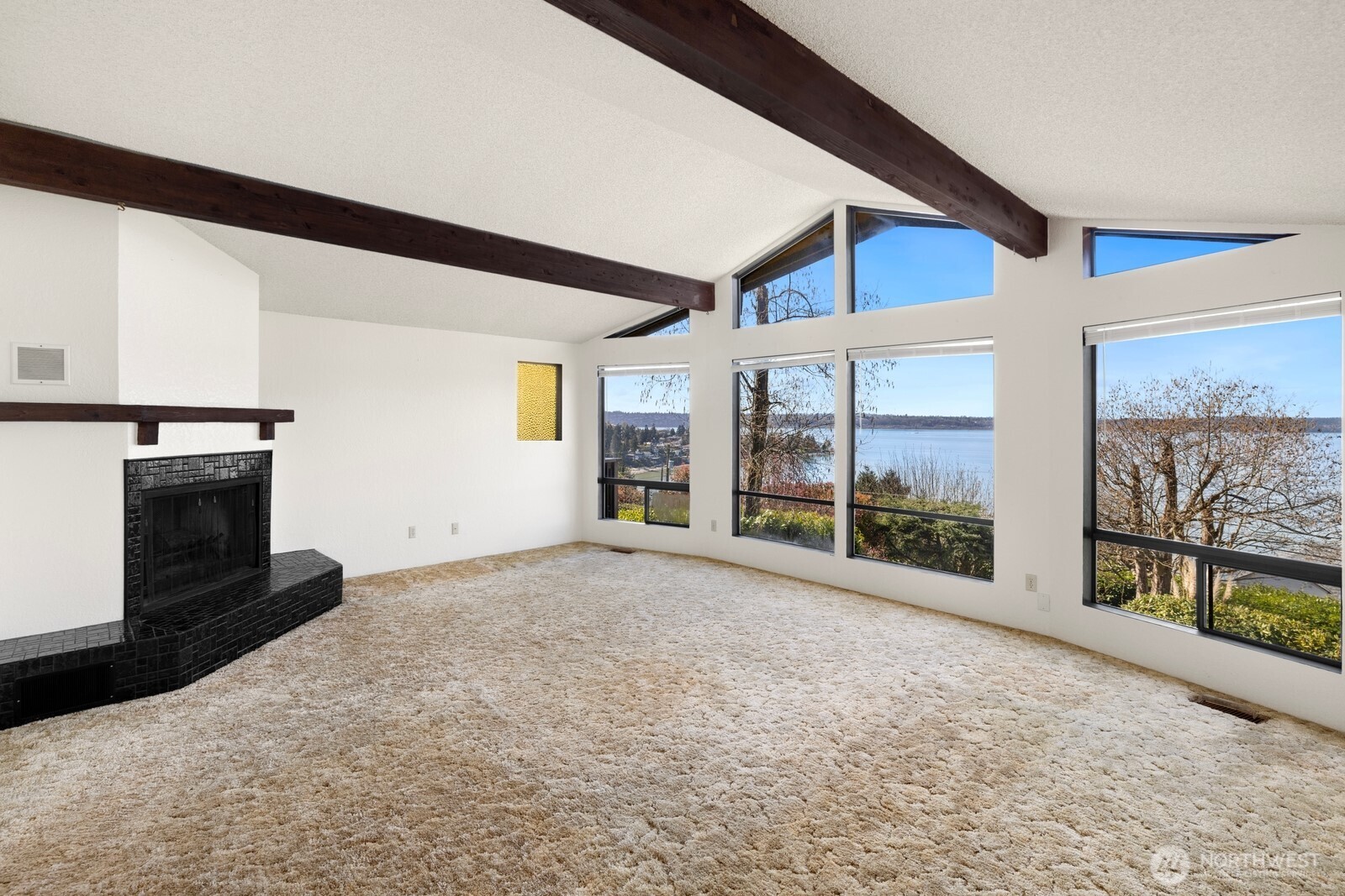 7821 East Side Drive NE, Tacoma, WA 98422