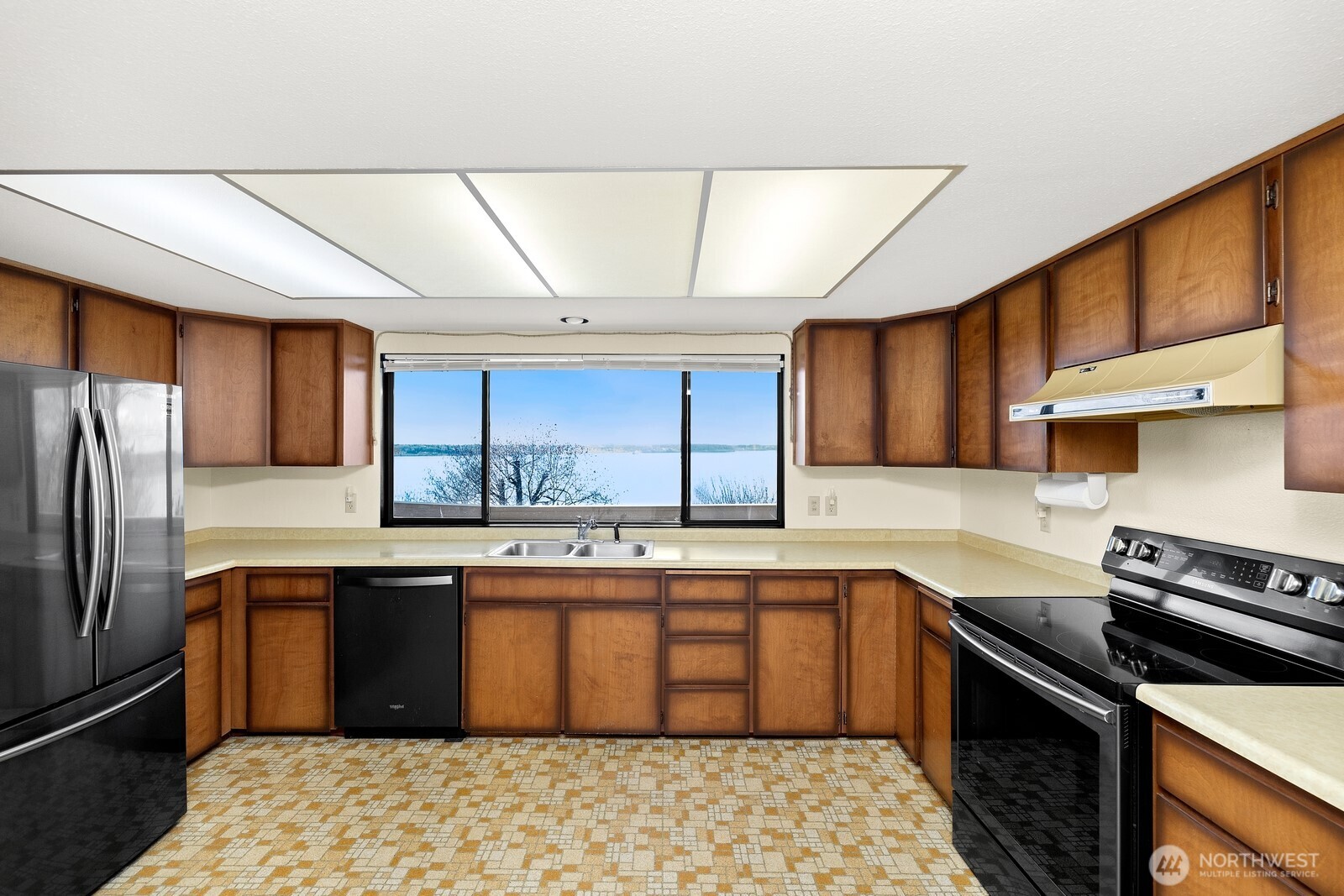 7821 East Side Drive NE, Tacoma, WA 98422