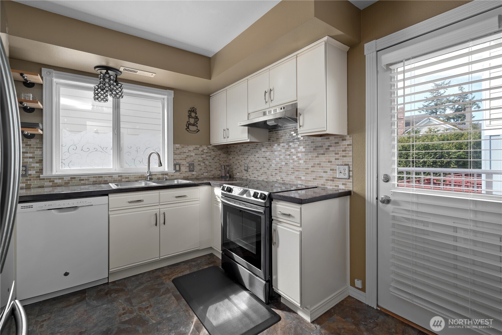 30875 State Route 20 #B1, Oak Harbor, WA 98277