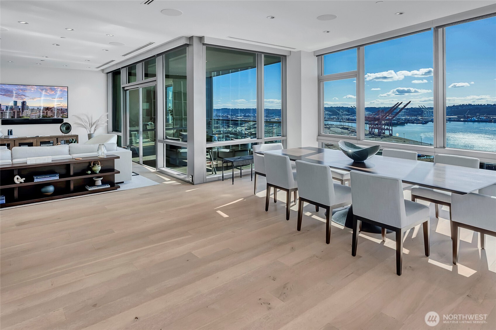 715 2nd Avenue SE #1702, Seattle, WA 98104