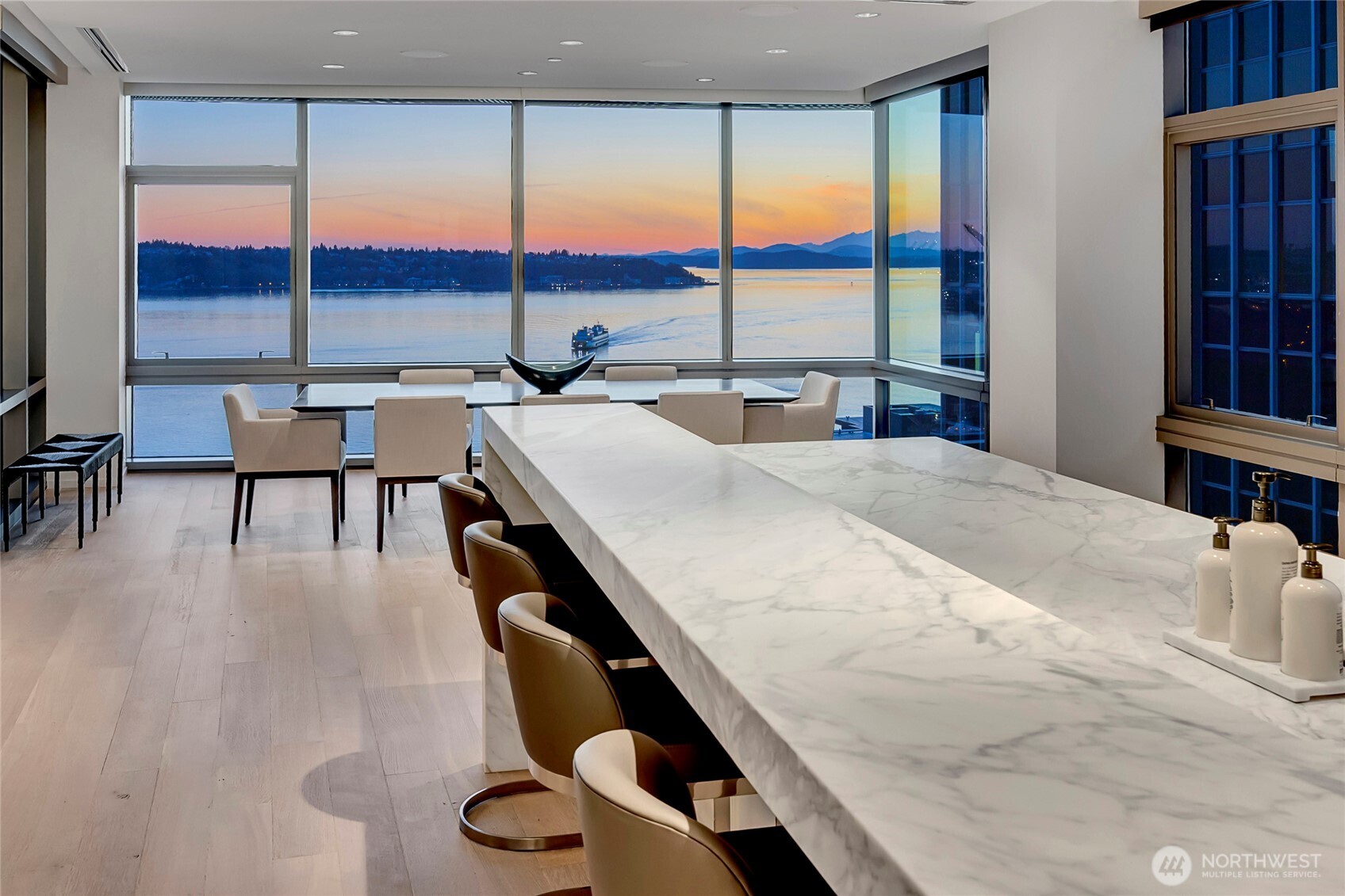 715 2nd Avenue SE #1702, Seattle, WA 98104