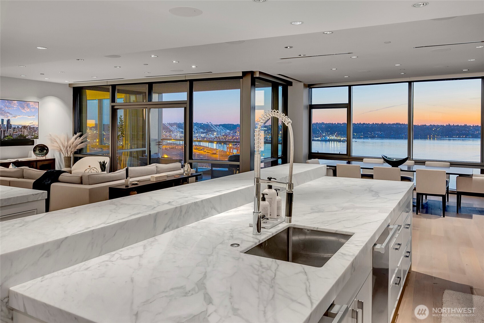 715 2nd Avenue SE #1702, Seattle, WA 98104