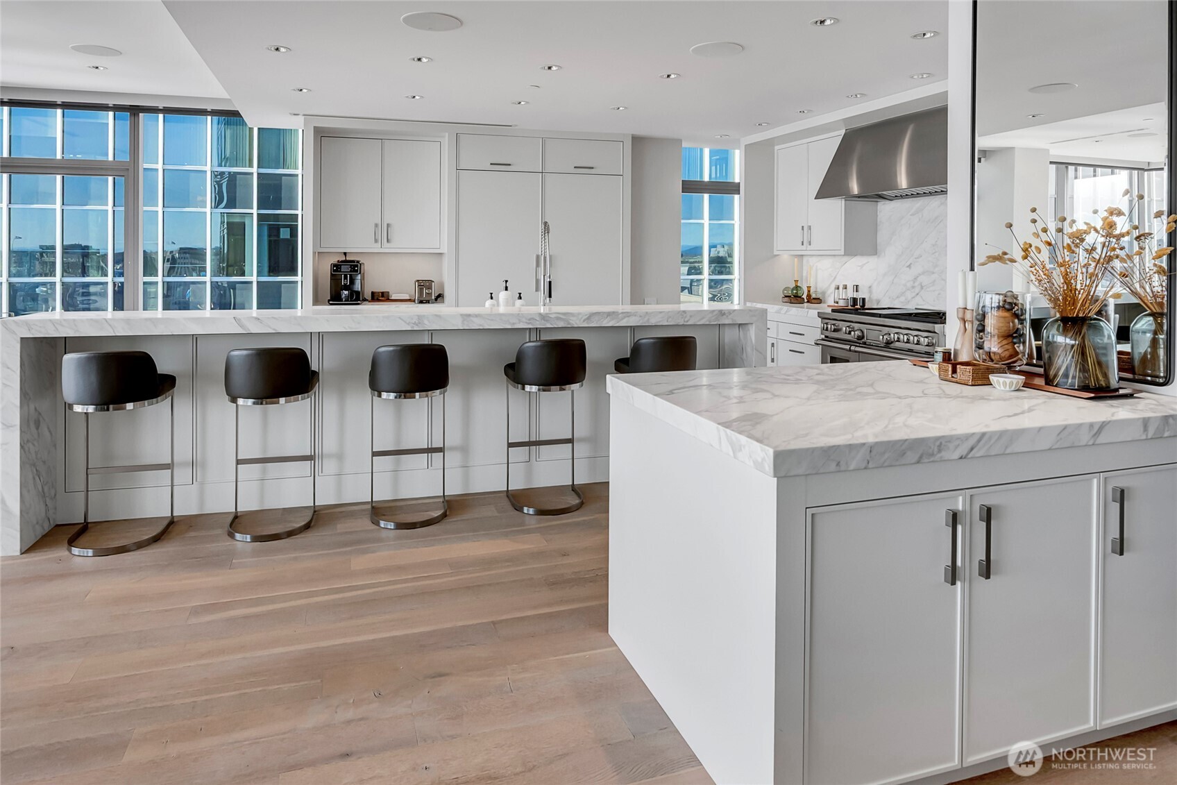 715 2nd Avenue SE #1702, Seattle, WA 98104