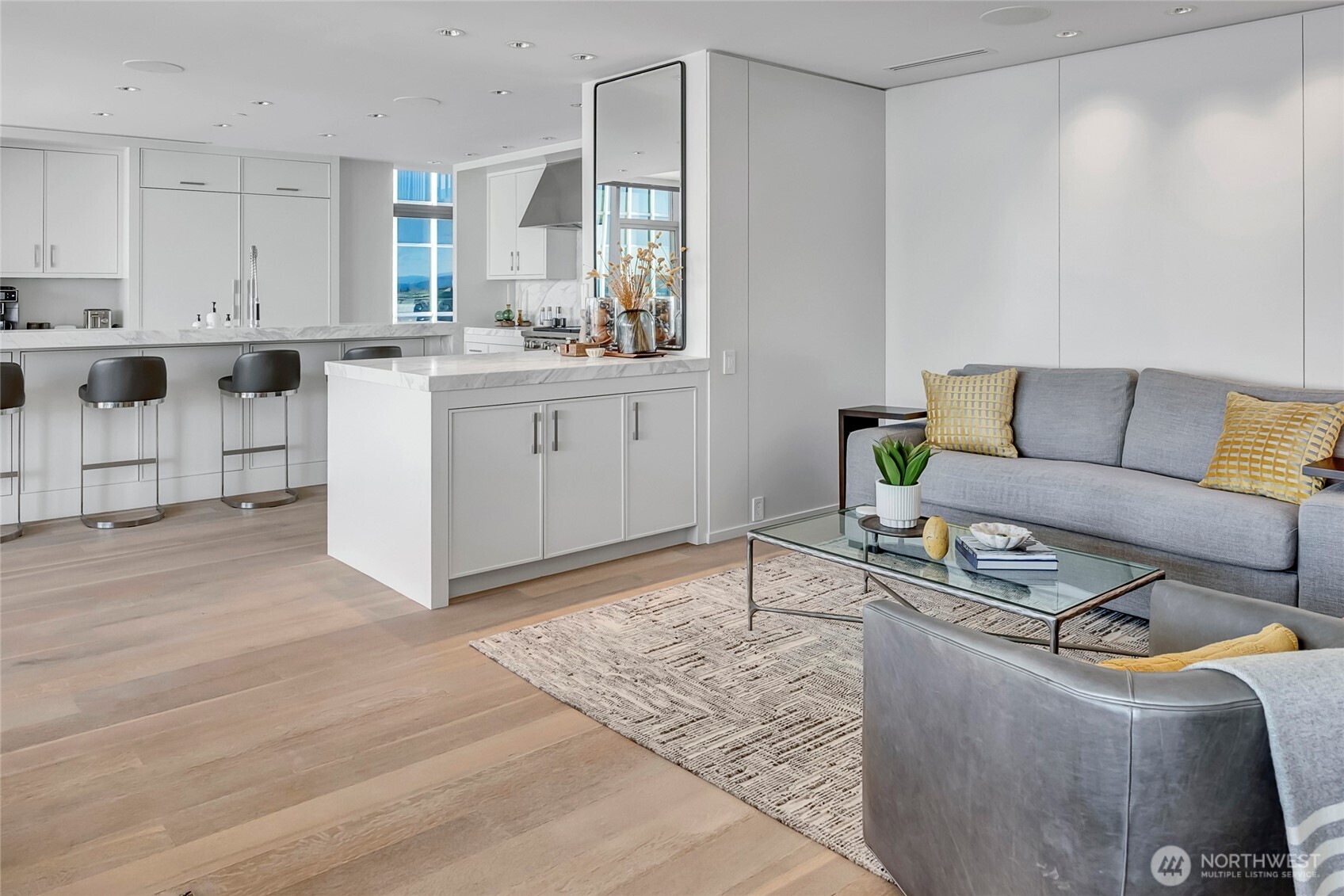 715 2nd Avenue SE #1702, Seattle, WA 98104