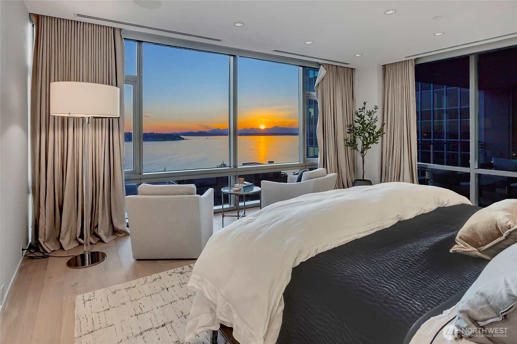 715 2nd Avenue SE #1702, Seattle, WA 98104