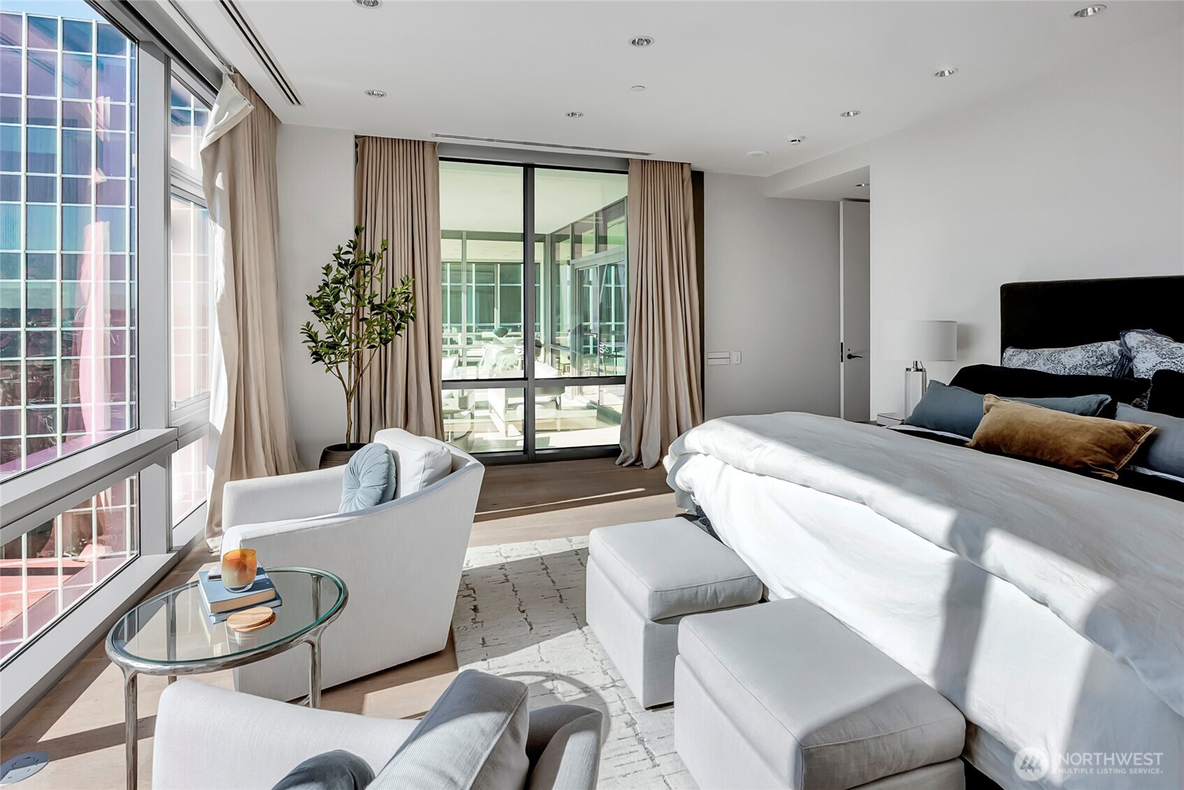 715 2nd Avenue SE #1702, Seattle, WA 98104