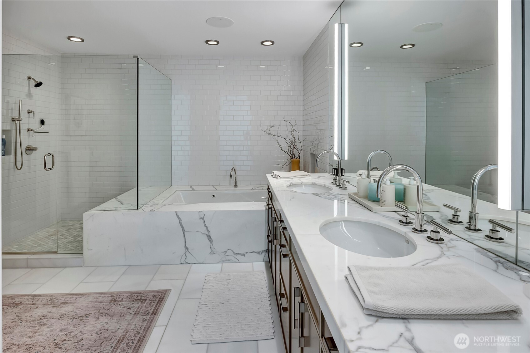 715 2nd Avenue SE #1702, Seattle, WA 98104