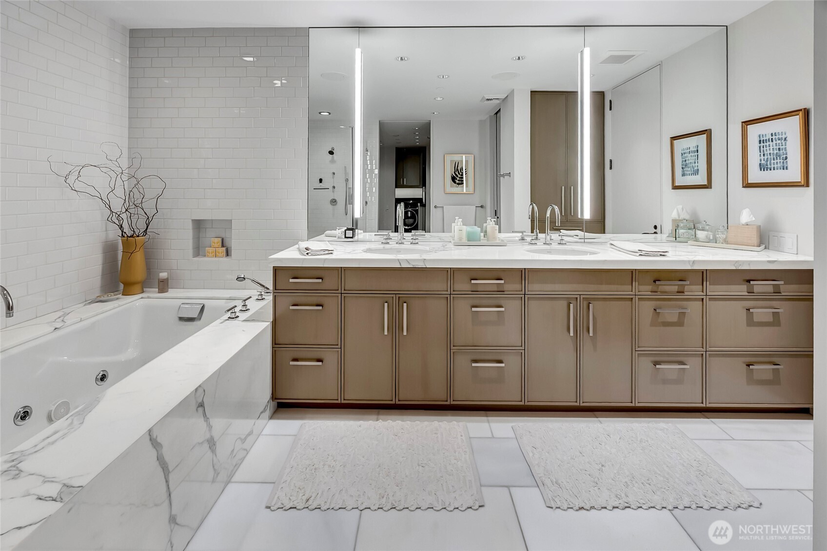 715 2nd Avenue SE #1702, Seattle, WA 98104