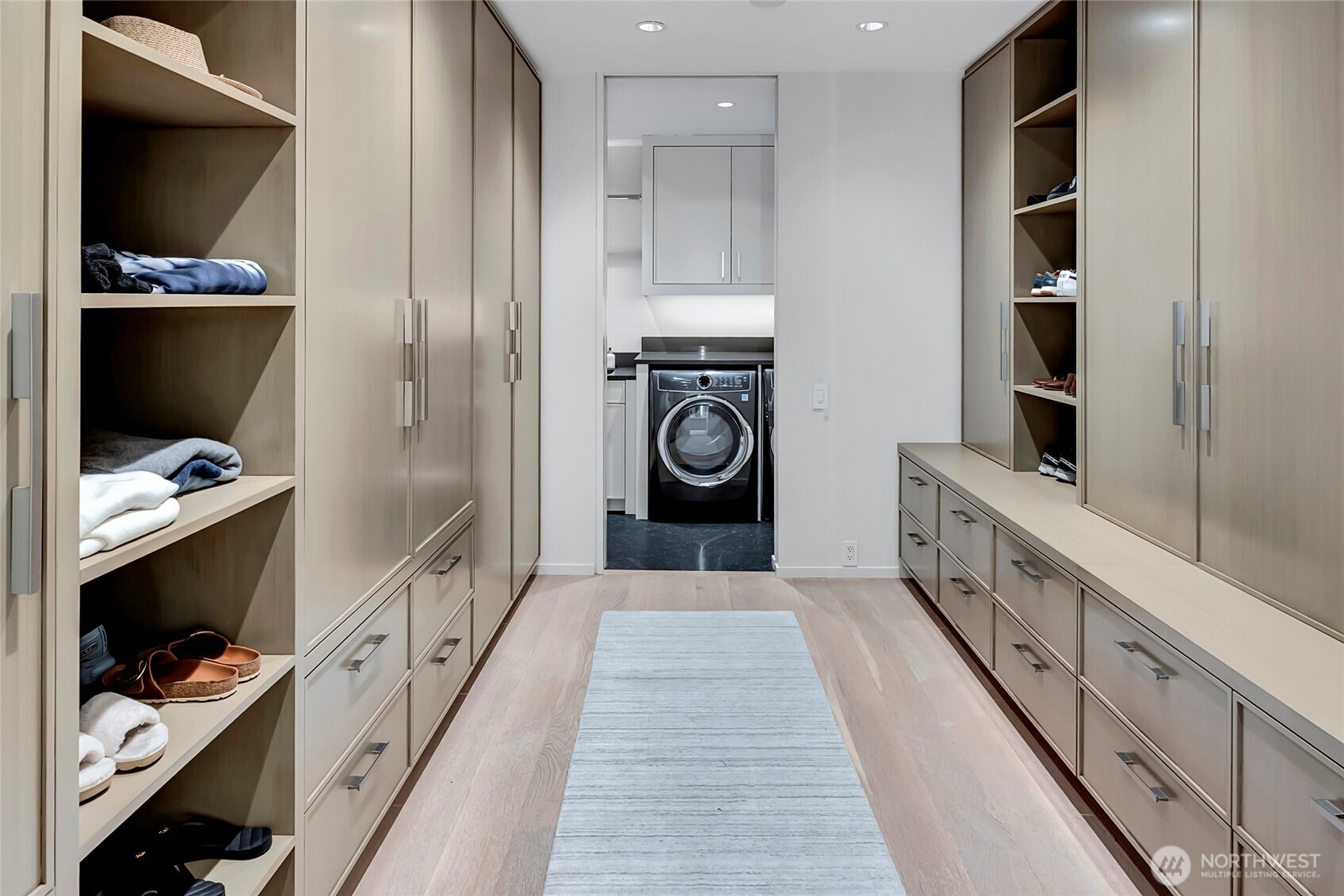 715 2nd Avenue SE #1702, Seattle, WA 98104