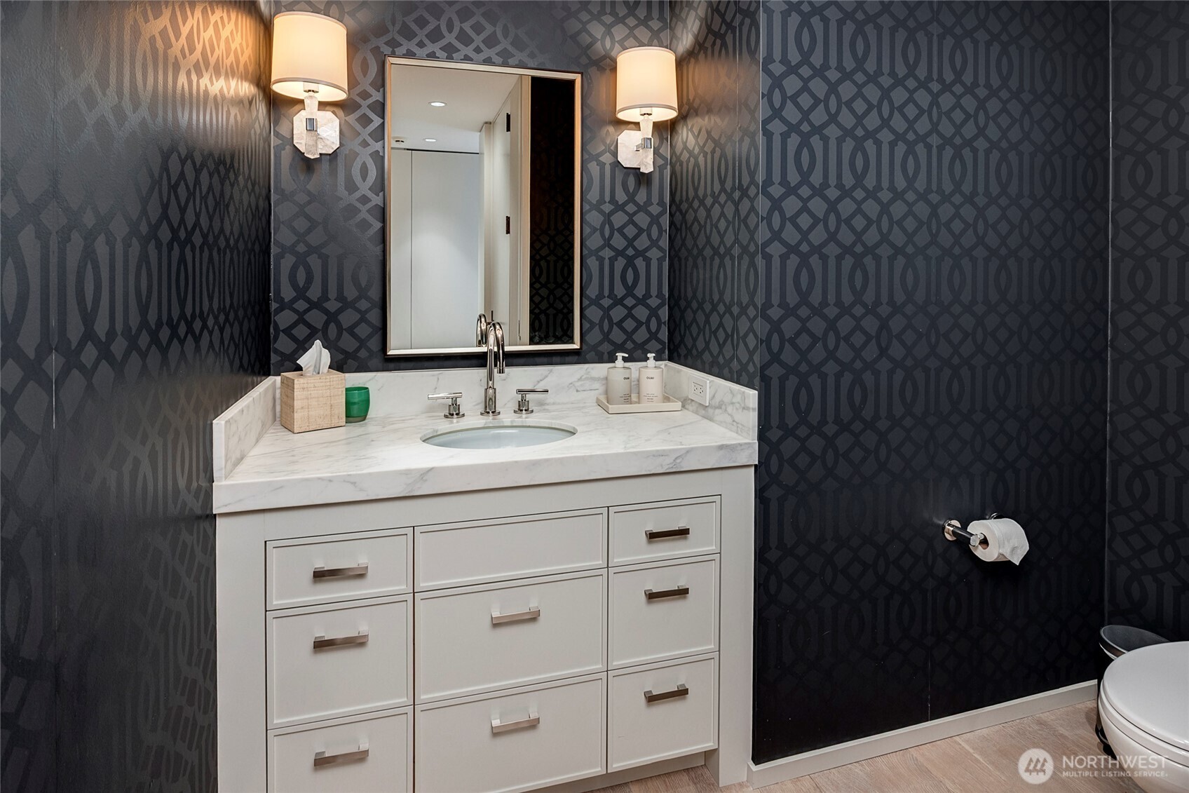 715 2nd Avenue SE #1702, Seattle, WA 98104