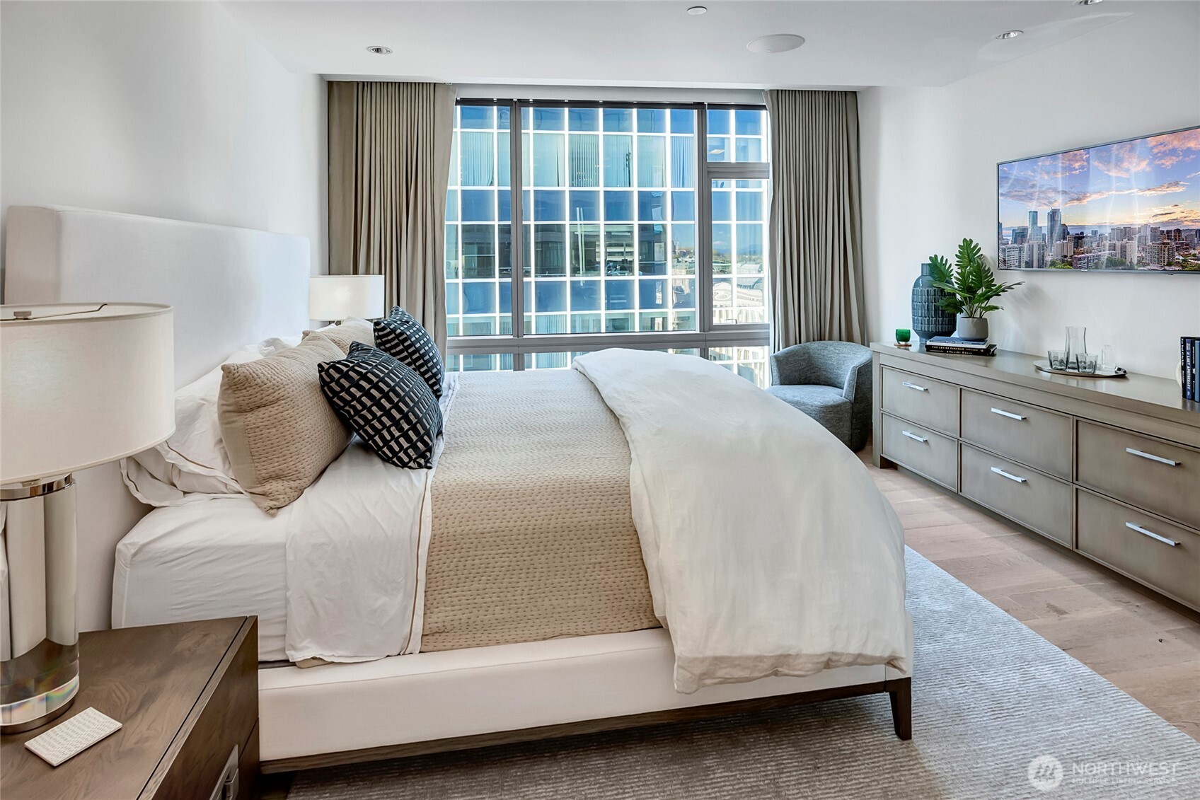 715 2nd Avenue SE #1702, Seattle, WA 98104