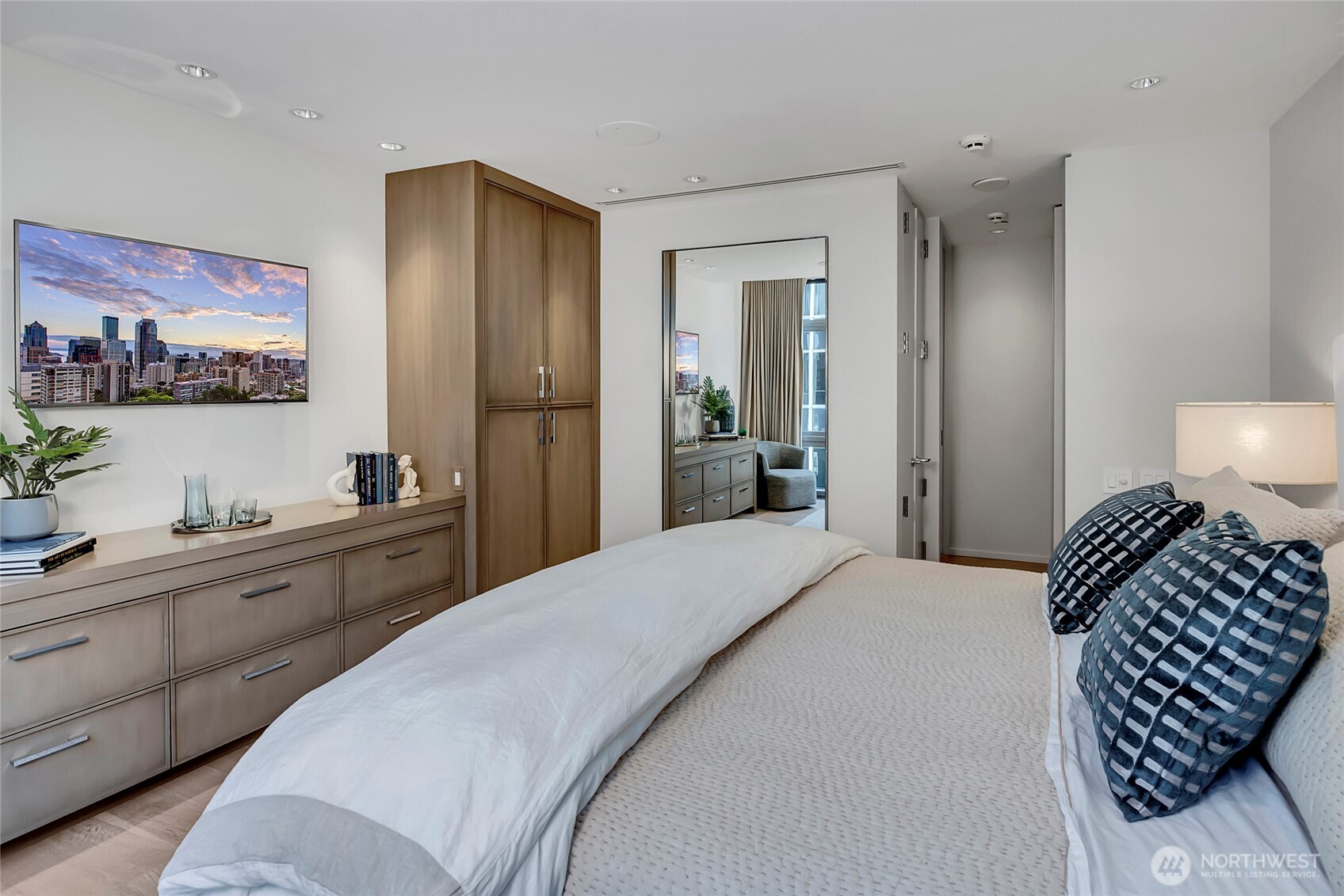 715 2nd Avenue SE #1702, Seattle, WA 98104