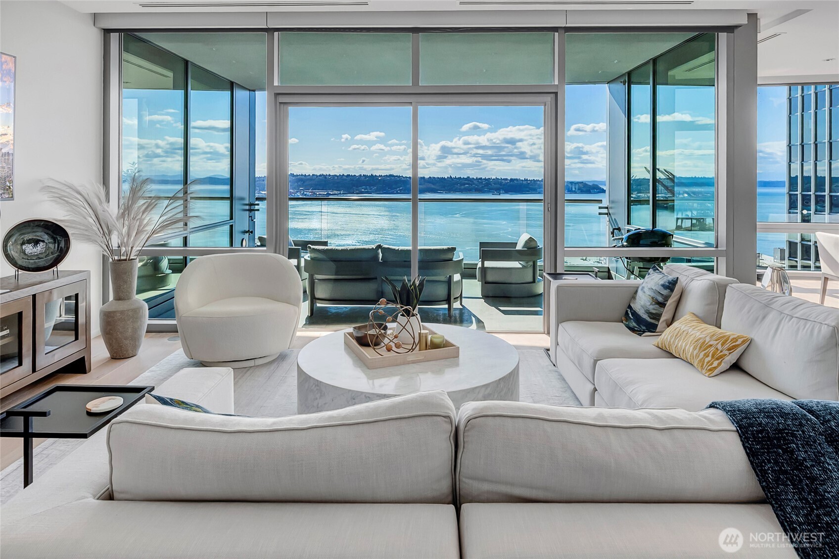 715 2nd Avenue SE #1702, Seattle, WA 98104