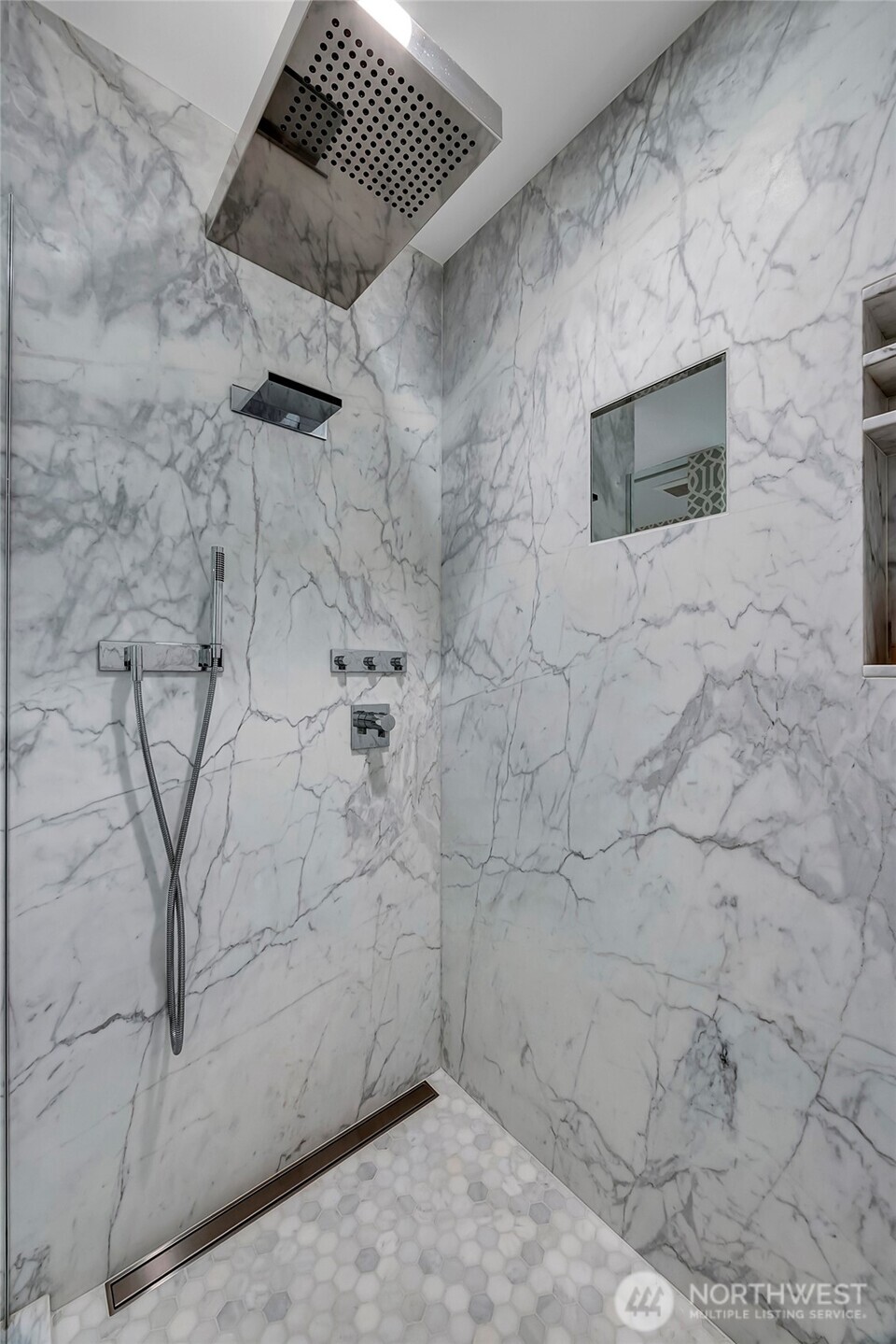 715 2nd Avenue SE #1702, Seattle, WA 98104