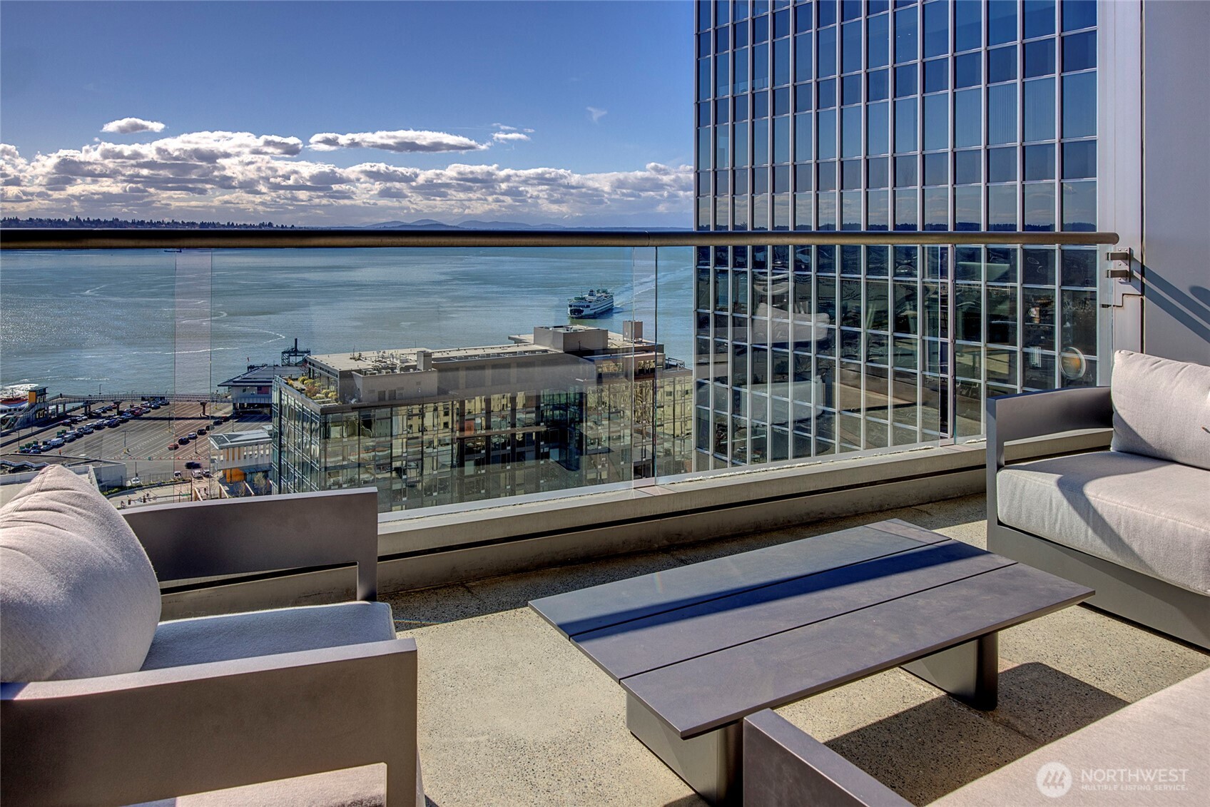 715 2nd Avenue SE #1702, Seattle, WA 98104