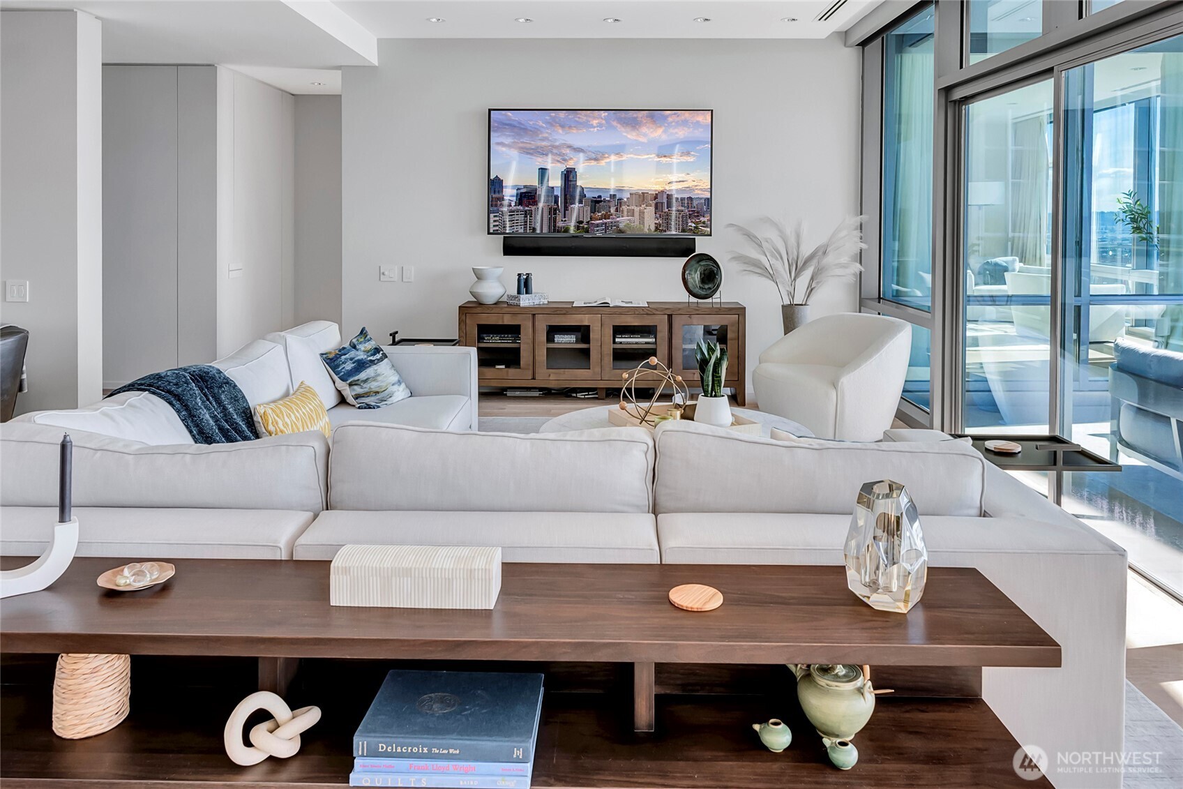 715 2nd Avenue SE #1702, Seattle, WA 98104