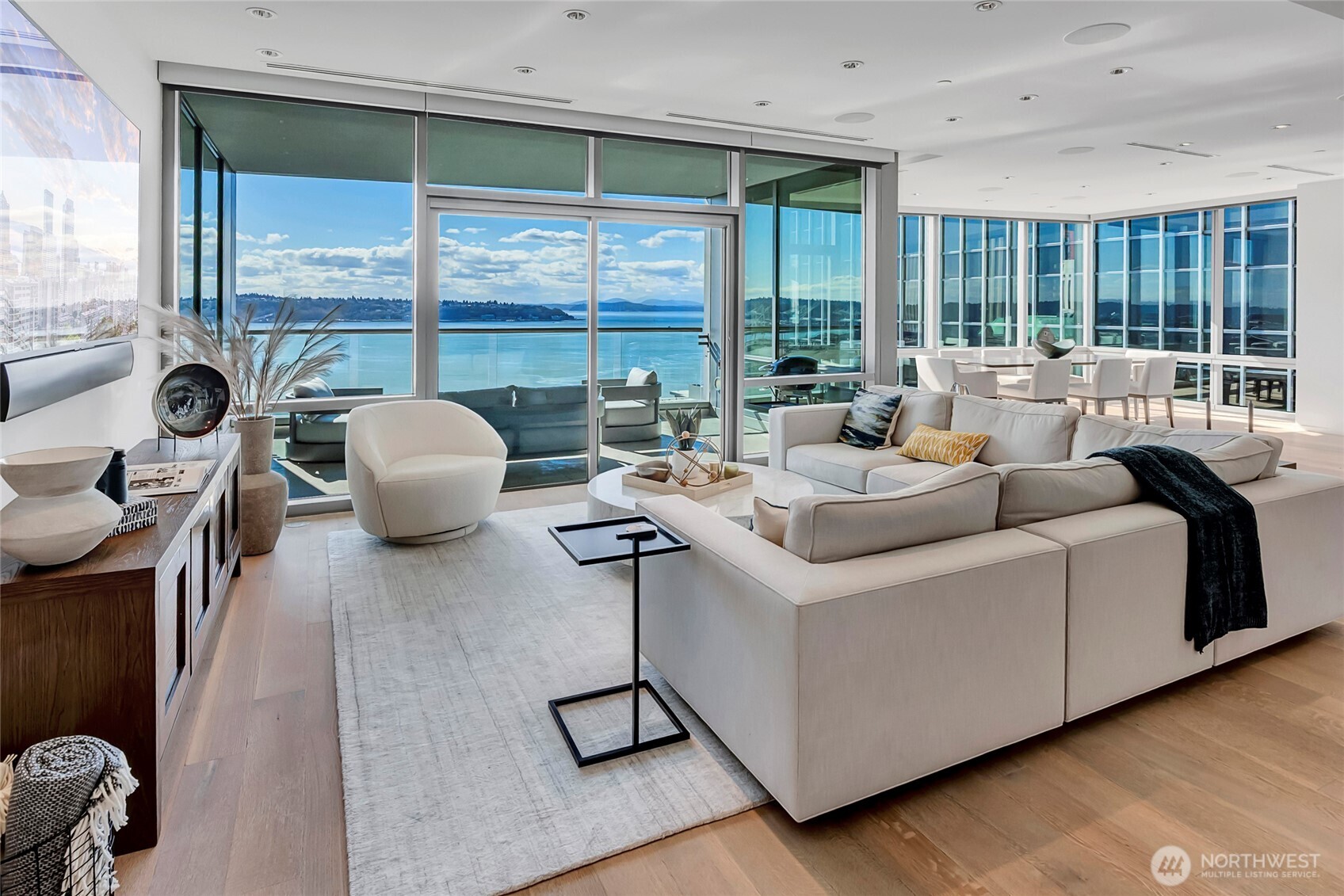 715 2nd Avenue SE #1702, Seattle, WA 98104