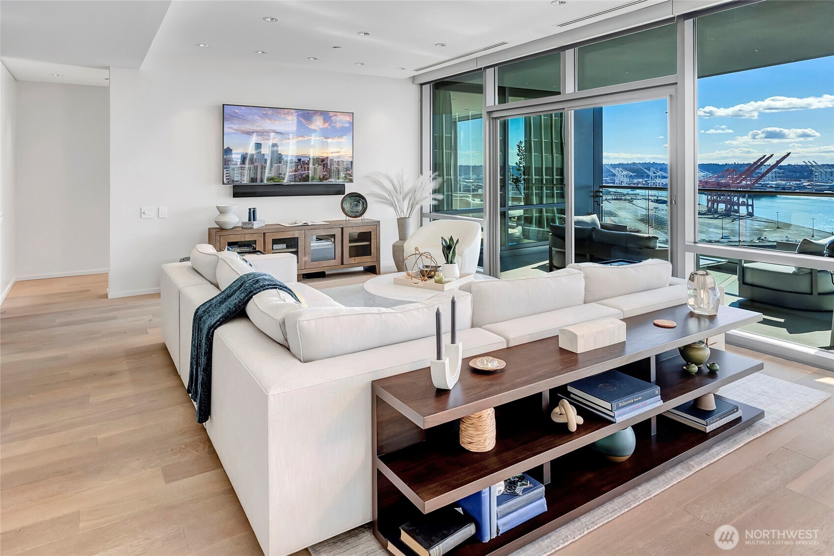 715 2nd Avenue SE #1702, Seattle, WA 98104