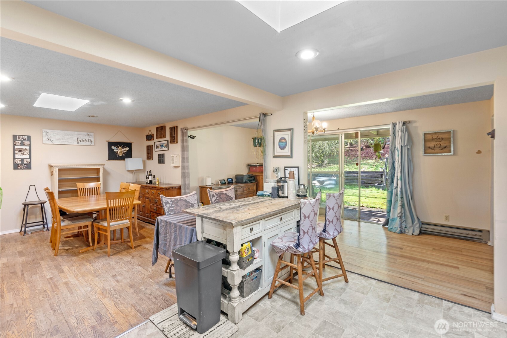 22415 Military Road S, SeaTac, WA 98198
