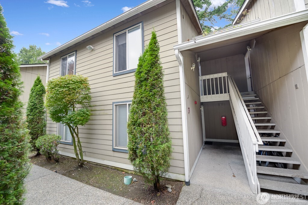20032 66th Place W #B3, Lynnwood, WA 98036