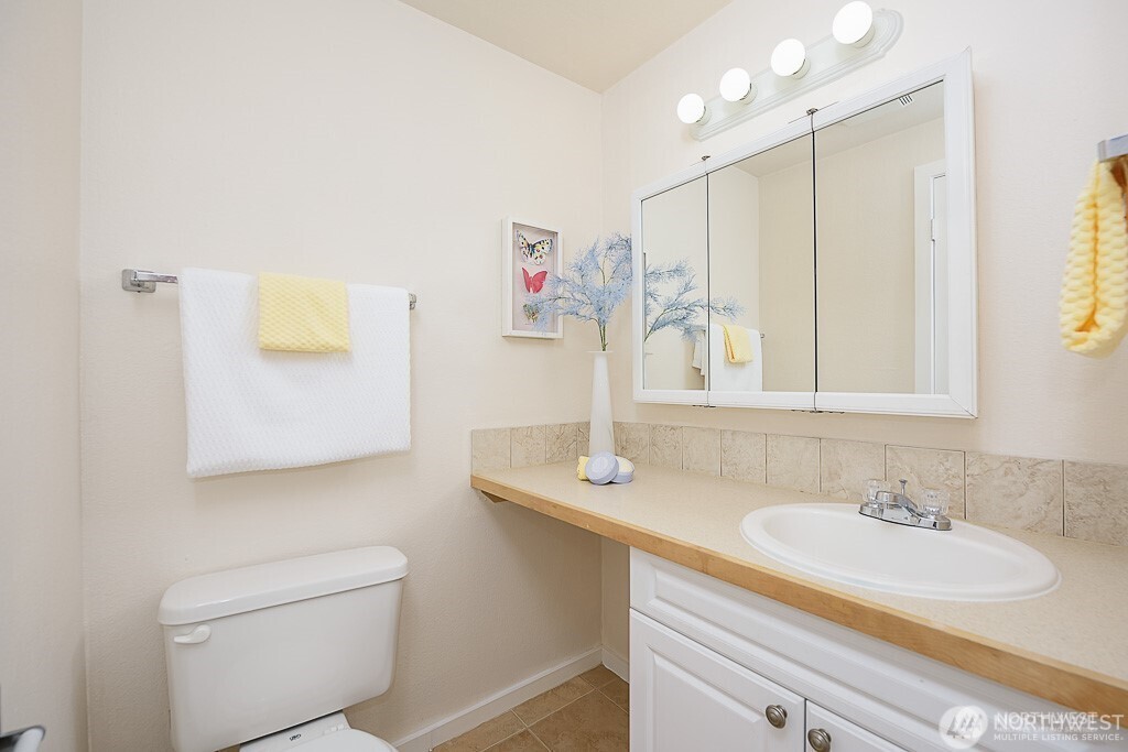 20032 66th Place W #B3, Lynnwood, WA 98036