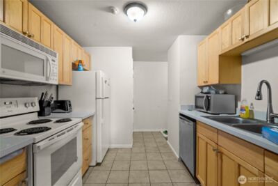 20032 66th Place W #B3, Lynnwood, WA 98036 - Photo 4