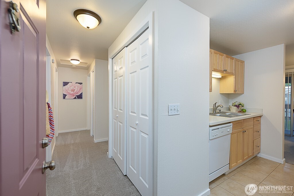 20032 66th Place W #B3, Lynnwood, WA 98036