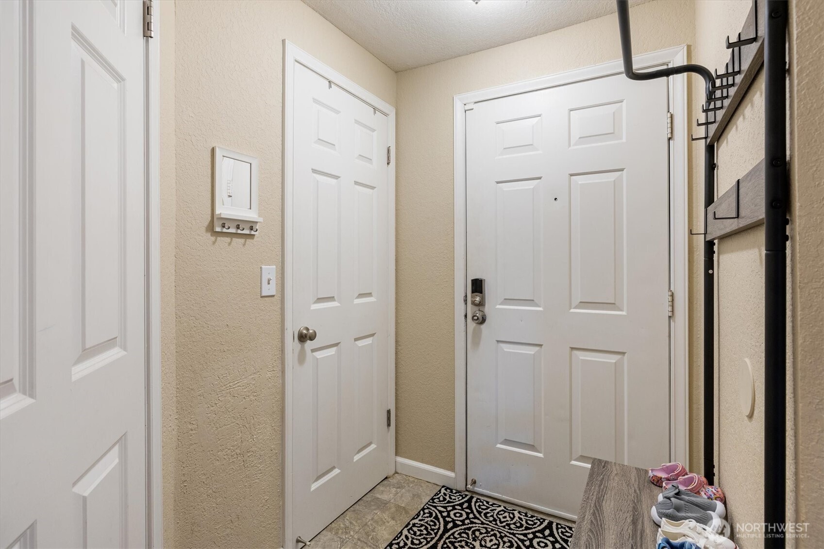 9917 Holly Drive #B307, Everett, WA 98204