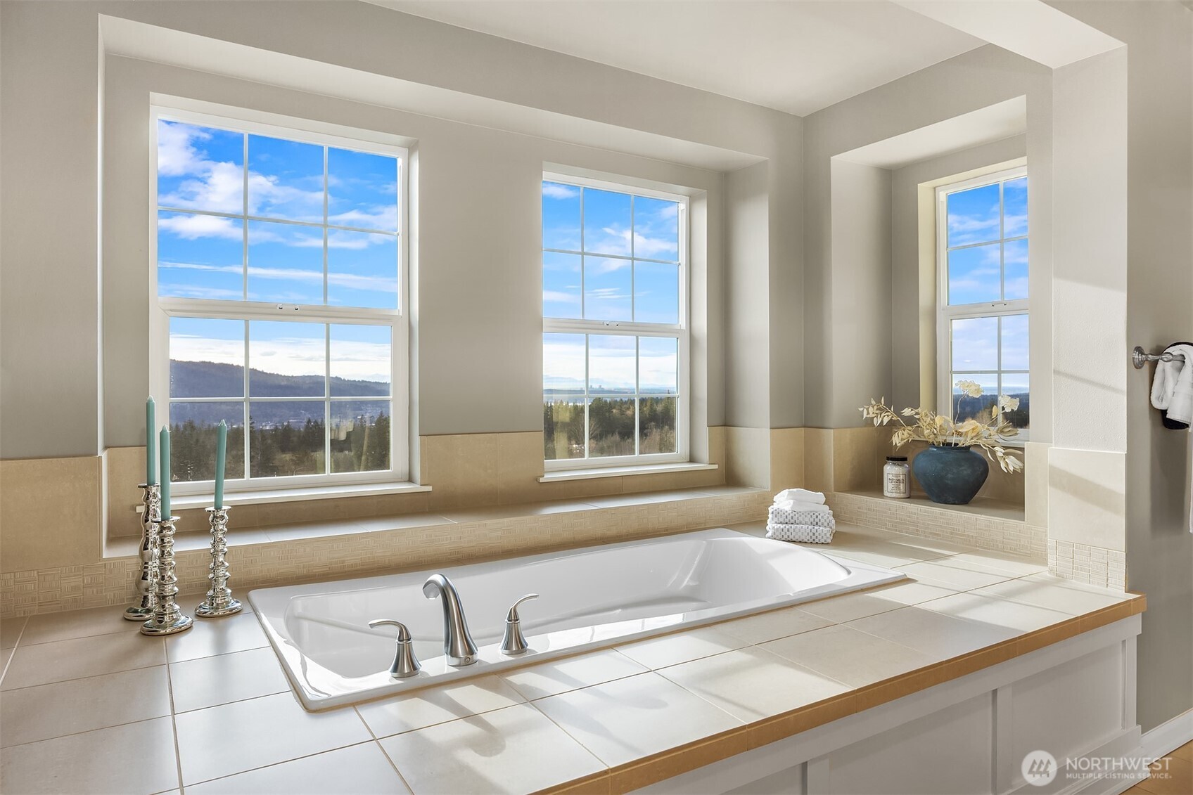 2440 NE Daphne Street , Issaquah, WA 98029