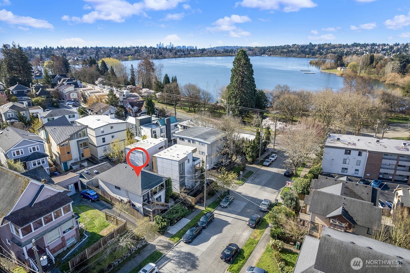 7818 Stroud Avenue N, Seattle, WA 98103