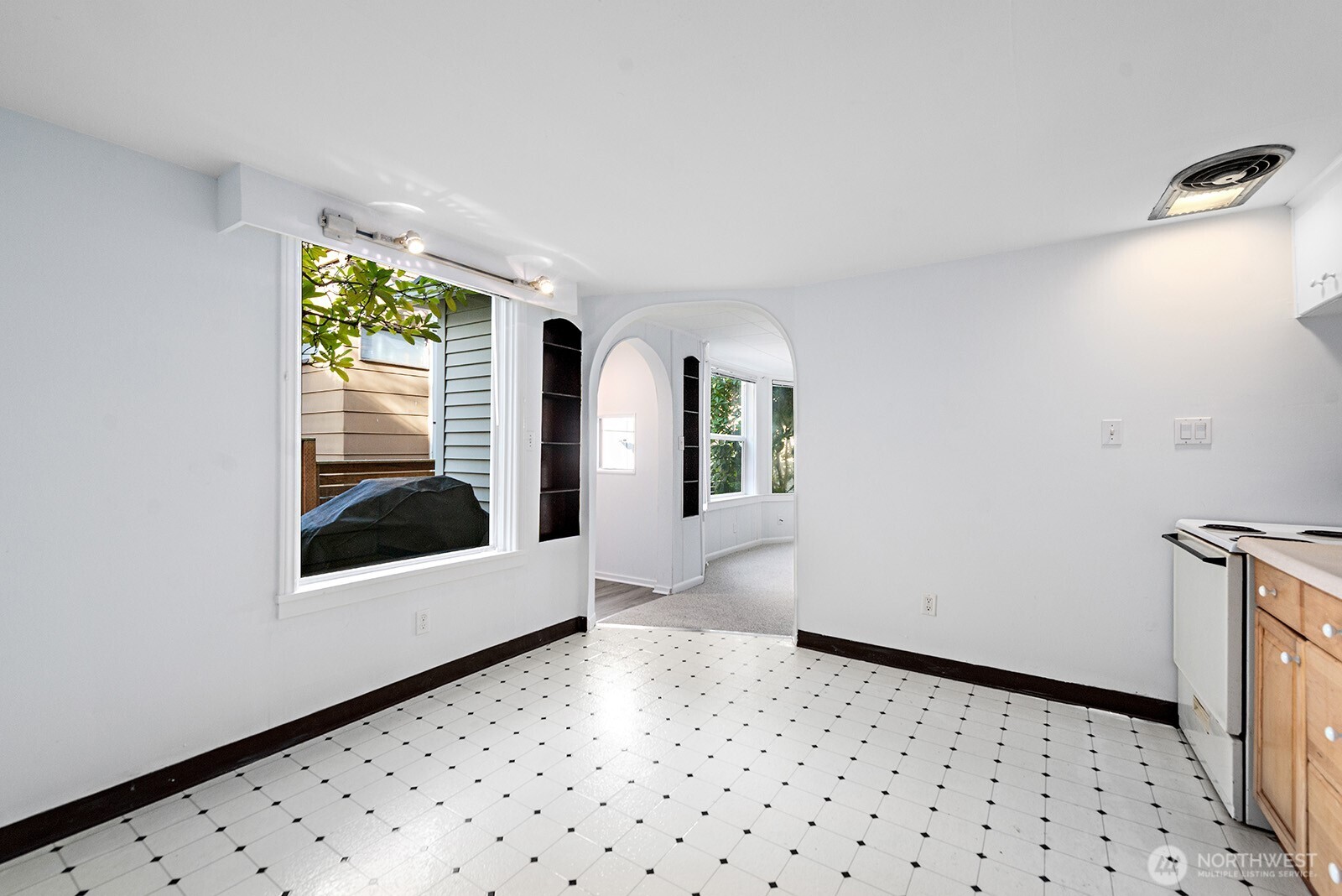 7818 Stroud Avenue N, Seattle, WA 98103