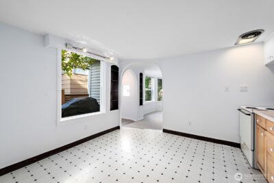 7818 Stroud Avenue N, Seattle, WA 98103 - Photo 16