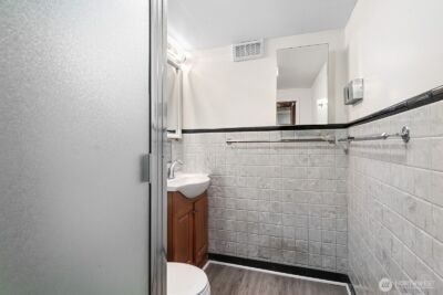 7818 Stroud Avenue N, Seattle, WA 98103 - Photo 23