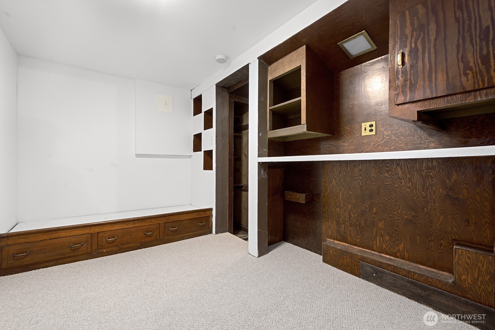 7818 Stroud Avenue N, Seattle, WA 98103