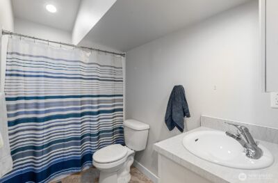 7818 Stroud Avenue N, Seattle, WA 98103 - Photo 32