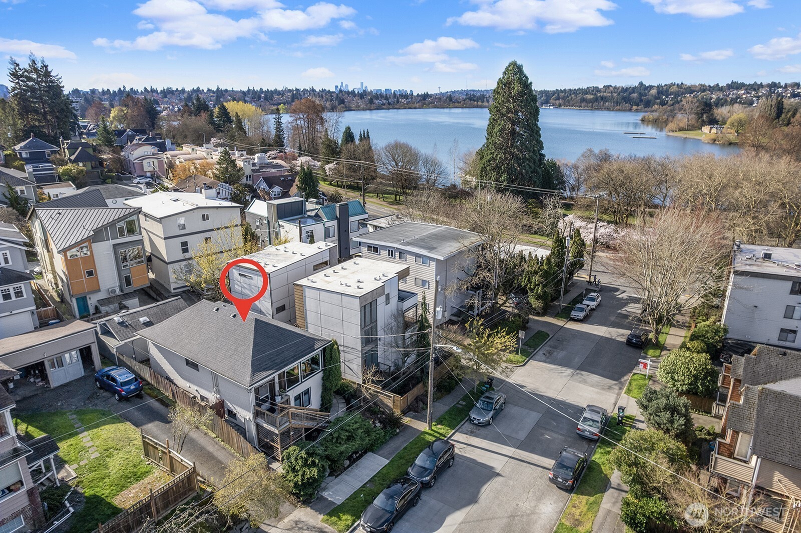 7818 Stroud Avenue N, Seattle, WA 98103