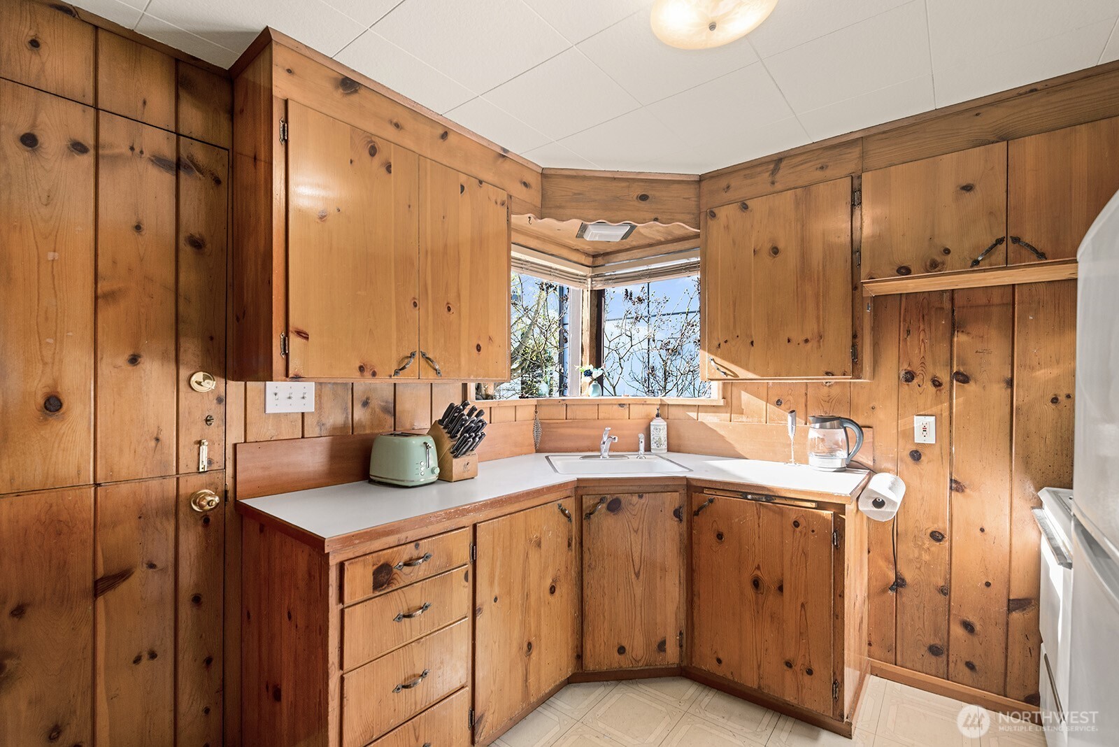 7818 Stroud Avenue N, Seattle, WA 98103