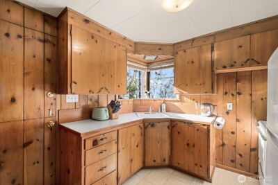 7818 Stroud Avenue N, Seattle, WA 98103 - Photo 9