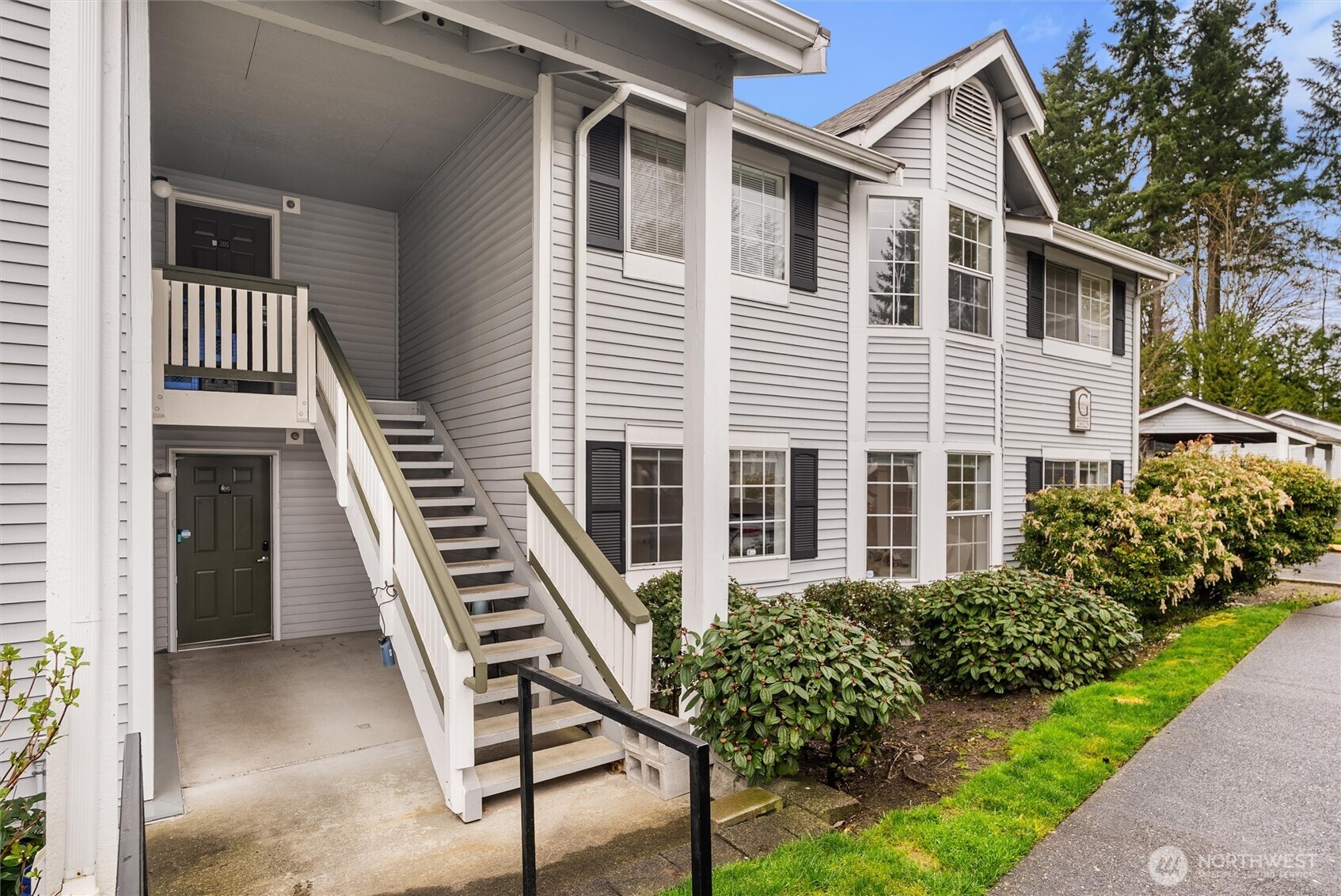 23325 Cedar Way #G105, Mountlake Terrace, WA 98043