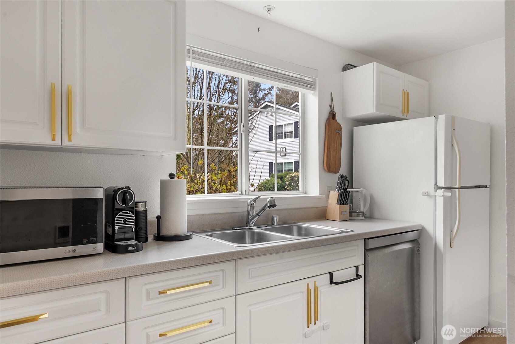 23325 Cedar Way #G105, Mountlake Terrace, WA 98043