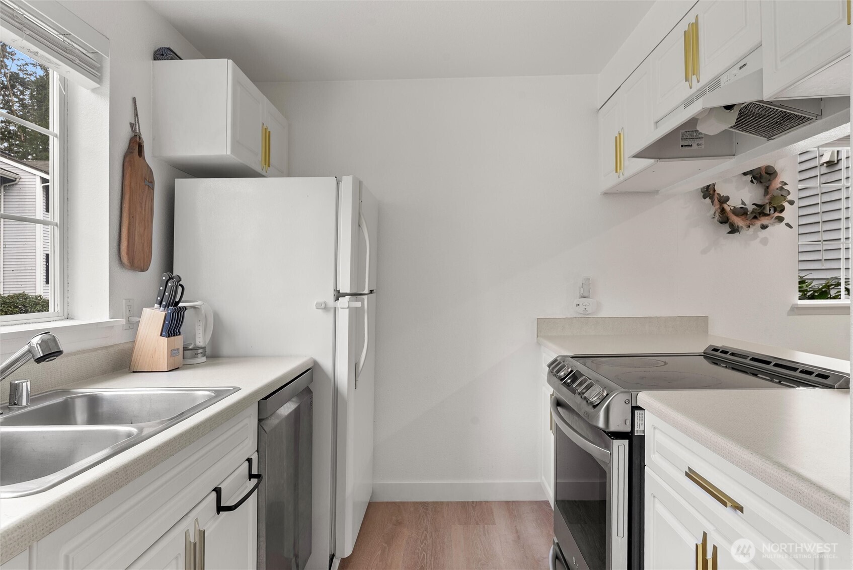 23325 Cedar Way #G105, Mountlake Terrace, WA 98043