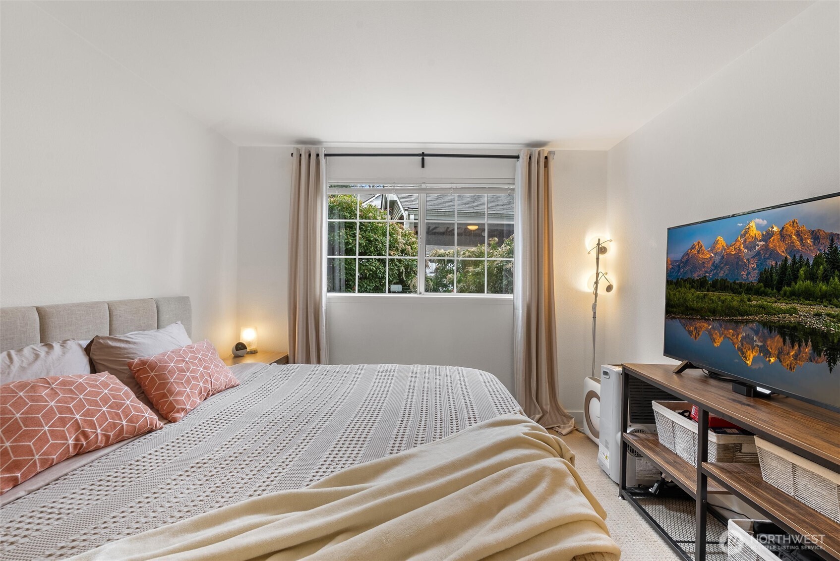 23325 Cedar Way #G105, Mountlake Terrace, WA 98043